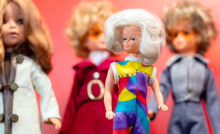 Steffi, República Democrática Alemana, Barbie de Mattel, Steffi muñeca RDA, Steffi 60 años, muñeca Alemania Oriental, juguetes RDA colección, Steffi precio coleccionismo, VEB Puppenfabrik Biggi, Waltershausen Turingia juguetes, Ostalgie muñecas, Steffi vs Barbie, DDR juguetes valor