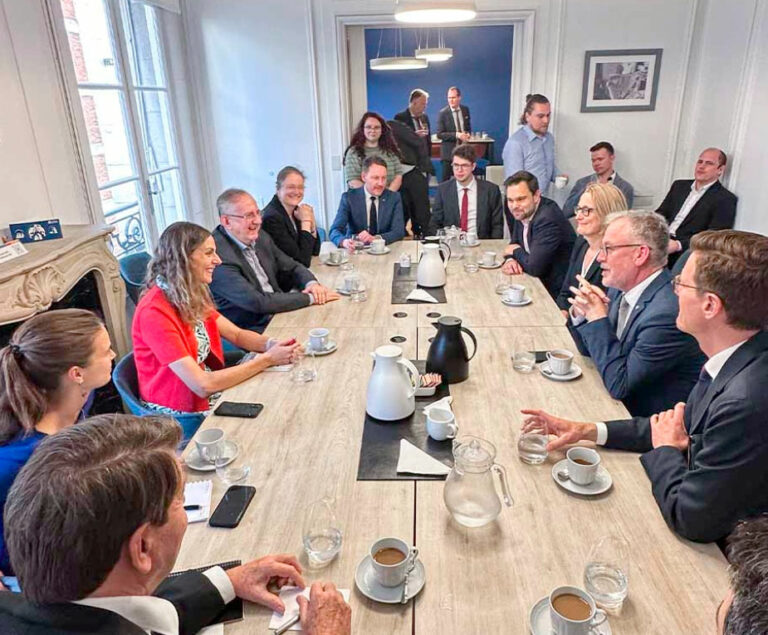 Stiftung Verbundenheit, Fundación Konrad Adenauer, Fundación Hanns Seidel, Bernd Fabritius, comunidad germanoparlante argentina, BMI