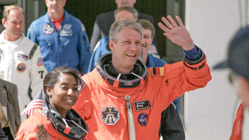 Thomas Reiter, Estación espacial Mir, ESA, Mir desorbitación 2001 aniversario, Thomas Reiter astronauta alemán ESA, misión Euromir 95 Mir, estación espacial Mir historia, Thomas Reiter DLR vida actual, exploración espacial europea Mir ISS, primer astronauta alemán caminata espacial