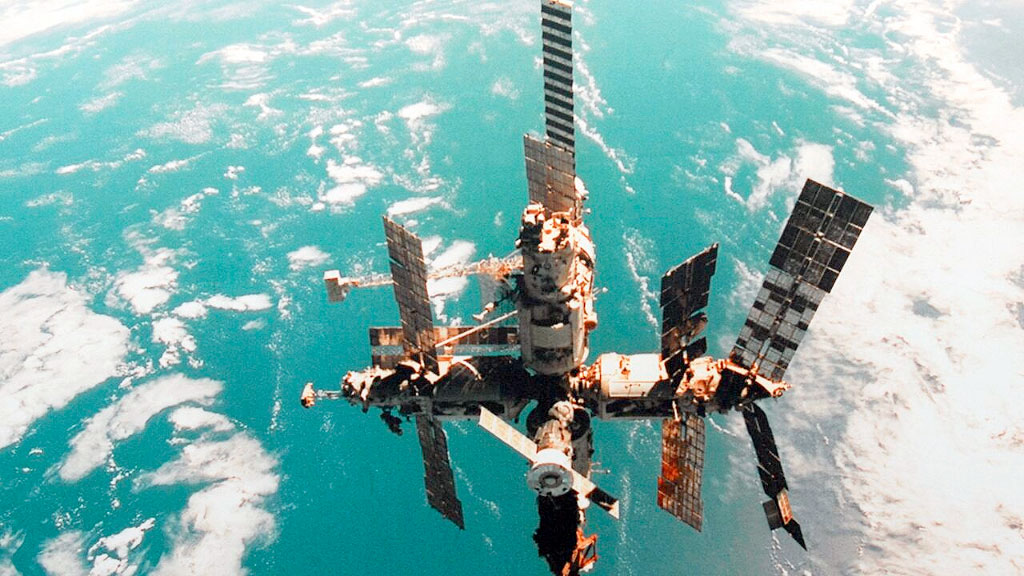 Thomas Reiter, Estación espacial Mir, ESA, Mir desorbitación 2001 aniversario, Thomas Reiter astronauta alemán ESA, misión Euromir 95 Mir, estación espacial Mir historia, Thomas Reiter DLR vida actual, exploración espacial europea Mir ISS, primer astronauta alemán caminata espacial