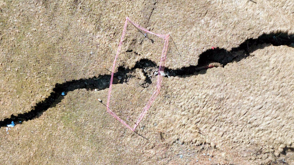 Valais, cambio climático, Chippis, deslizamiento tierra Suiza 2025, Chippis evacuación, Val d'Anniviers riesgo geológico, Navizence inundación, Blatten derrumbe Valais, cambio climático Alpes suizos, grieta montaña Suiza, permafrost deshielo Alpes, catástrofe natural Suiza