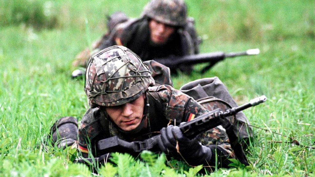 Boris Pistorius, Bundeswehr, Estrategia Militar alemana, 460.000 soldados, ejército convencional más fuerte de Europa, Rusia amenaza OTAN, Alemania rearme, Wehrdienst servicio militar voluntario, conscripción parcial Alemania, Fähigkeitsprofil Bundeswehr, defensa Alemania 2026, Thomas Erndl CSU, Niklas Wagener Verdes, guerra híbrida Rusia, disuasión nuclear OTAN