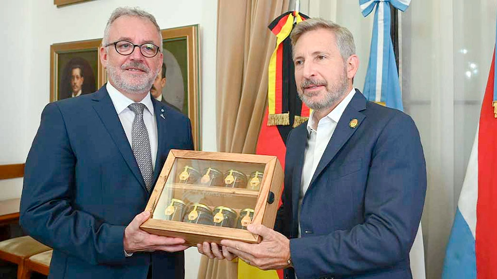 Bernd Fabritius, Rogelio Frigerio, Entre Ríos, comunidad alemana Entre Ríos, Stiftung Verbundenheit Argentina, alemanes del Volga Entre Ríos, Bernd Fabritius Argentina, cooperación Alemania Entre Ríos, FAAG federación argentino-germana, comunidad germanoparlante Argentina, Frigerio delegación alemana, Valle María Entre Ríos, Riwwel Warum Nicht Sudamérica