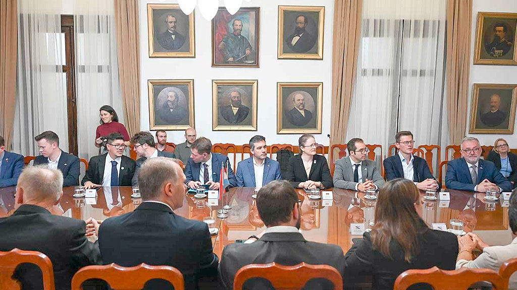 Bernd Fabritius, Rogelio Frigerio, Entre Ríos, comunidad alemana Entre Ríos, Stiftung Verbundenheit Argentina, alemanes del Volga Entre Ríos, Bernd Fabritius Argentina, cooperación Alemania Entre Ríos, FAAG federación argentino-germana, comunidad germanoparlante Argentina, Frigerio delegación alemana, Valle María Entre Ríos, Riwwel Warum Nicht Sudamérica