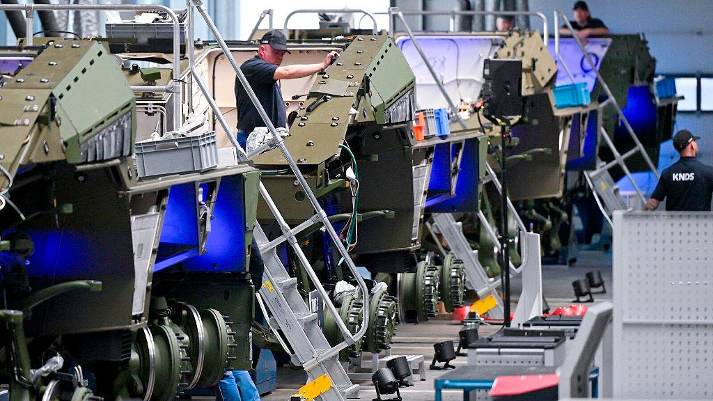 industria automotriz alemana, industria de defensa, Zeitenwende, Volkswagen Iron Dome Rafael, Dräxlmaier blindado Boxer, KNDS Deutschland Bundeswehr, planta Osnabrück Volkswagen, reconversión militar Alemania, rearme europeo industria, recortes empleo Volkswagen, Zeitenwende industria alemana