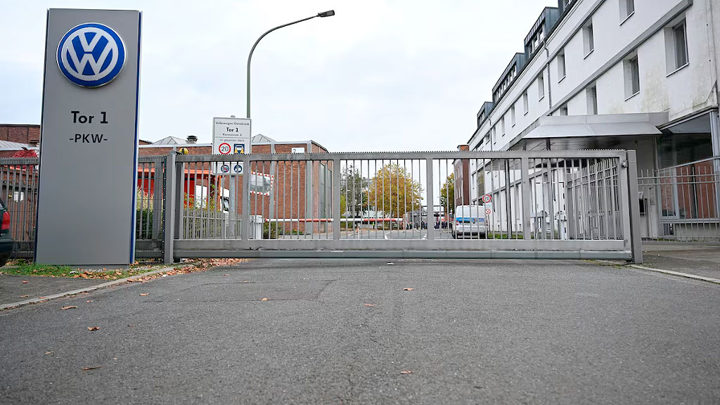 industria automotriz alemana, industria de defensa, Zeitenwende, Volkswagen Iron Dome Rafael, Dräxlmaier blindado Boxer, KNDS Deutschland Bundeswehr, planta Osnabrück Volkswagen, reconversión militar Alemania, rearme europeo industria, recortes empleo Volkswagen, Zeitenwende industria alemana