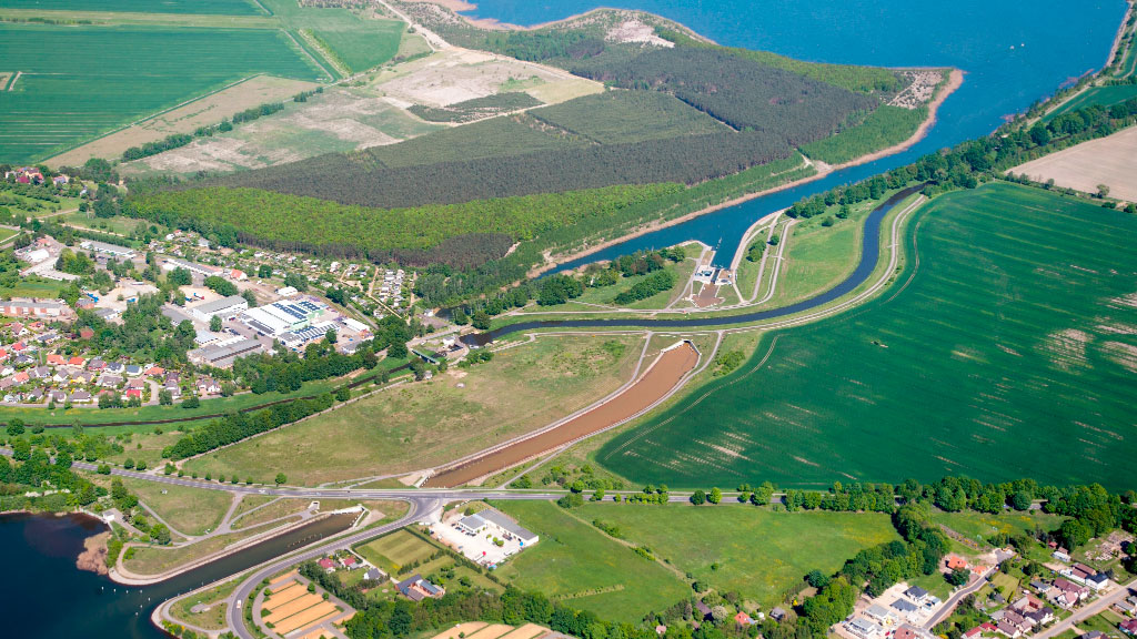 Lusacia, Brandeburgo, Sajonia, Lagos artificiales Lusacia Alemania, Lakeland lusaciano megaproyecto, reconversión minera Lusacia, lagos postmineros Brandeburgo Sajonia, LMBV minas lignito Alemania, turismo lacustre Lusacia 2026, lago Sedlitz apertura 2026, transformación territorial minería Alemania