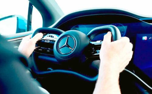 Mercedes-Benz, steer-by-wire, dirección electrónica, Mercedes EQS 2026, steer-by-wire Mercedes, dirección electrónica auto, volante by wire, Mercedes EQS eléctrico, tecnología automotriz 2026, volante yugo Mercedes, dirección sin conexión mecánica, Mercedes Benz innovación, sedán eléctrico Mercedes