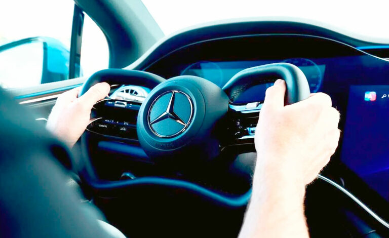 Mercedes-Benz, steer-by-wire, dirección electrónica, Mercedes EQS 2026, steer-by-wire Mercedes, dirección electrónica auto, volante by wire, Mercedes EQS eléctrico, tecnología automotriz 2026, volante yugo Mercedes, dirección sin conexión mecánica, Mercedes Benz innovación, sedán eléctrico Mercedes