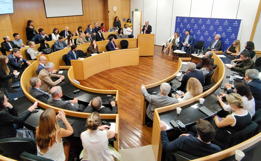 Mercosur, Unión Europea, Universidad Austral, Christian Schmidt, Fundacion Hanns Seidel, Klaus Binder, Peter Neven, Alfonso Santiago, Federico Pinedo, G20, Marisa Bircher, Damián Arabia, Carmen Álvarez Rivero, Celina Cantú, Florencia Donovan