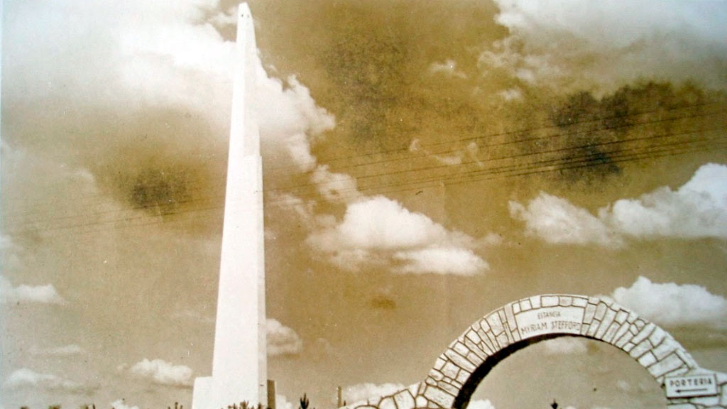 Myriam Stefford, El Ala, Raúl Barón Biza, El Ala mausoleo Córdoba, Myriam Stefford aviadora, Raúl Barón Biza, mausoleo Alta Gracia, Rosa Martha Rossi Berna, monumentos Argentina historia, aviadora Argentina 1931, monumento más alto Argentina, historia Córdoba misteriosa, suiza Argentina leyenda