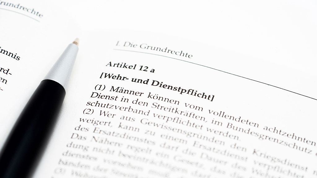 servicio militar, Bundeswehr, Wehrdienst, Wehrdienst Modernisierungsgesetz, Bundeswehr reclutamiento, ley servicio militar alemán, jóvenes alemanes exterior, musterung Alemania, Bedarfswehrpflicht, Alemania defensa rearmamento, servicio militar voluntario Alemania, Bundeswehr 2035 soldados