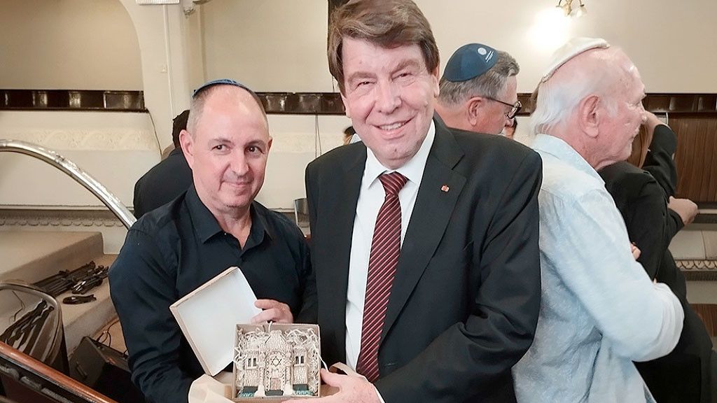 Stiftung Verbundenheit, Gueto de Varsovia, Sinagoga de Rosario, Levantamiento Gueto de Varsovia Rosario 2026, Stiftung Verbundenheit Argentina memoria Shoá, DAIA Rosario conmemoración Shoá, Federico Luchtenberg comunidad alemana Argentina, Dieter Lamlé embajador Alemania Rosario, FAAG memoria holocausto Argentina, Nie wieder ist jetzt comunidad alemana