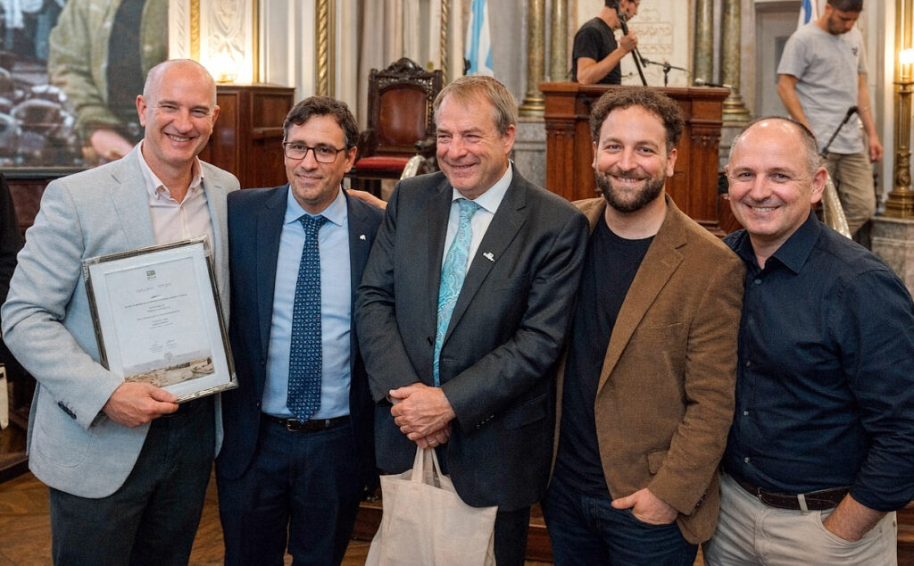 Stiftung Verbundenheit, Gueto de Varsovia, Sinagoga de Rosario, Levantamiento Gueto de Varsovia Rosario 2026, Stiftung Verbundenheit Argentina memoria Shoá, DAIA Rosario conmemoración Shoá, Federico Luchtenberg comunidad alemana Argentina, Dieter Lamlé embajador Alemania Rosario, FAAG memoria holocausto Argentina, Nie wieder ist jetzt comunidad alemana