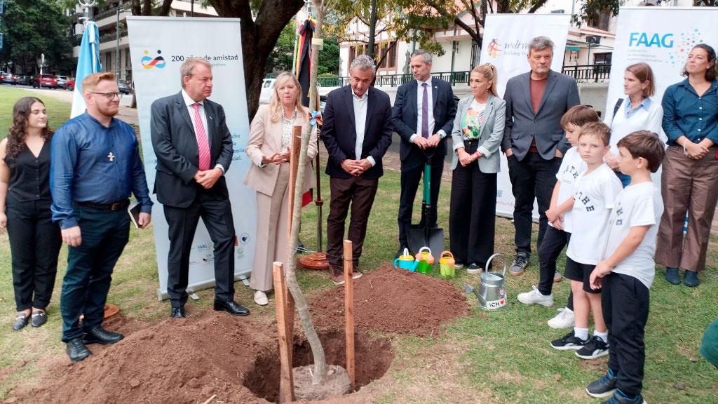 Stiftung Verbundenheit, Dieter Lamlé, FAAG, Stiftung Verbundenheit Rosario instituciones alemanas, Dieter Lamlé embajador Alemania Rosario, Escuela Goethe Rosario comunidad alemana, Club Alemán Rosario FAAG visita institucional, Bolsa de Comercio Rosario Alemania intercambio, CEABA Diaconía comunidad alemana Argentina, BMW Natalio Automotores Rosario Alemania