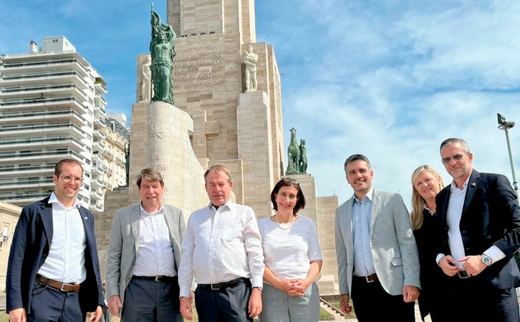Stiftung Verbundenheit, Dieter Lamlé, FAAG, Stiftung Verbundenheit Rosario instituciones alemanas, Dieter Lamlé embajador Alemania Rosario, Escuela Goethe Rosario comunidad alemana, Club Alemán Rosario FAAG visita institucional, Bolsa de Comercio Rosario Alemania intercambio, CEABA Diaconía comunidad alemana Argentina, BMW Natalio Automotores Rosario Alemania