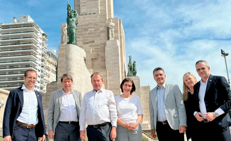 Stiftung Verbundenheit, Dieter Lamlé, FAAG, Stiftung Verbundenheit Rosario instituciones alemanas, Dieter Lamlé embajador Alemania Rosario, Escuela Goethe Rosario comunidad alemana, Club Alemán Rosario FAAG visita institucional, Bolsa de Comercio Rosario Alemania intercambio, CEABA Diaconía comunidad alemana Argentina, BMW Natalio Automotores Rosario Alemania