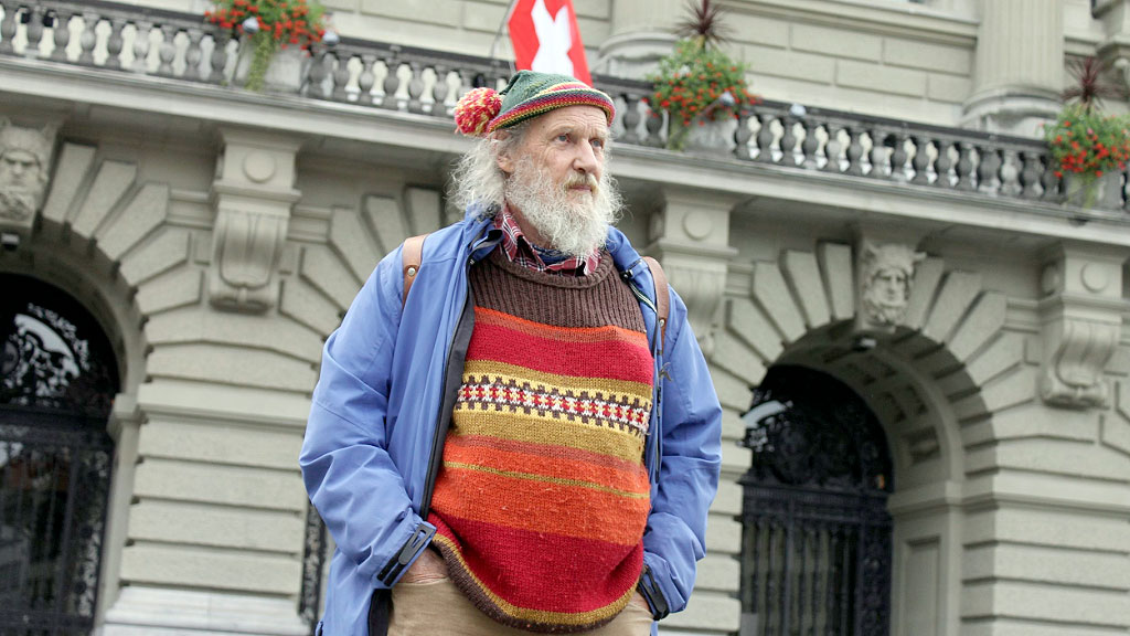 Suiza, democracia directa, consultas populares, votaciones populares, referéndums suizos, iniciativa popular Suiza, vacas con cuernos referéndum, Armin Capaul, IG Hornkuh, prohibición absenta Suiza, hada verde licor, cazas F/A-18 Meiringen, domingos sin autos Suiza, derecho matrimonial suizo 1985, historia política Suiza