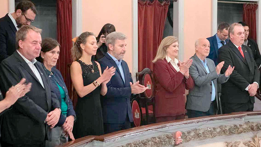 Alemanes del Volga, Paraná, Dieter Lamlé, gala Día del Alemán del Volga, Teatro 3 de Febrero Paraná, inmigración alemana Argentina 200 años, embajador Dieter Lamlé, comunidad alemana Entre Ríos, Stiftung Verbundenheit Argentina, FAAG Federación Argentino-Germana, Rogelio Frigerio Entre Ríos, colectividad alemana Argentina