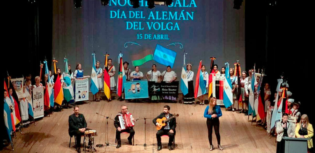 Alemanes del Volga, Paraná, Dieter Lamlé, gala Día del Alemán del Volga, Teatro 3 de Febrero Paraná, inmigración alemana Argentina 200 años, embajador Dieter Lamlé, comunidad alemana Entre Ríos, Stiftung Verbundenheit Argentina, FAAG Federación Argentino-Germana, Rogelio Frigerio Entre Ríos, colectividad alemana Argentina