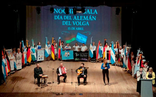 Alemanes del Volga, Paraná, Dieter Lamlé, gala Día del Alemán del Volga, Teatro 3 de Febrero Paraná, inmigración alemana Argentina 200 años, embajador Dieter Lamlé, comunidad alemana Entre Ríos, Stiftung Verbundenheit Argentina, FAAG Federación Argentino-Germana, Rogelio Frigerio Entre Ríos, colectividad alemana Argentina