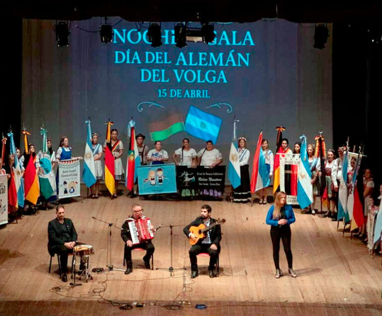 Alemanes del Volga, Paraná, Dieter Lamlé, gala Día del Alemán del Volga, Teatro 3 de Febrero Paraná, inmigración alemana Argentina 200 años, embajador Dieter Lamlé, comunidad alemana Entre Ríos, Stiftung Verbundenheit Argentina, FAAG Federación Argentino-Germana, Rogelio Frigerio Entre Ríos, colectividad alemana Argentina
