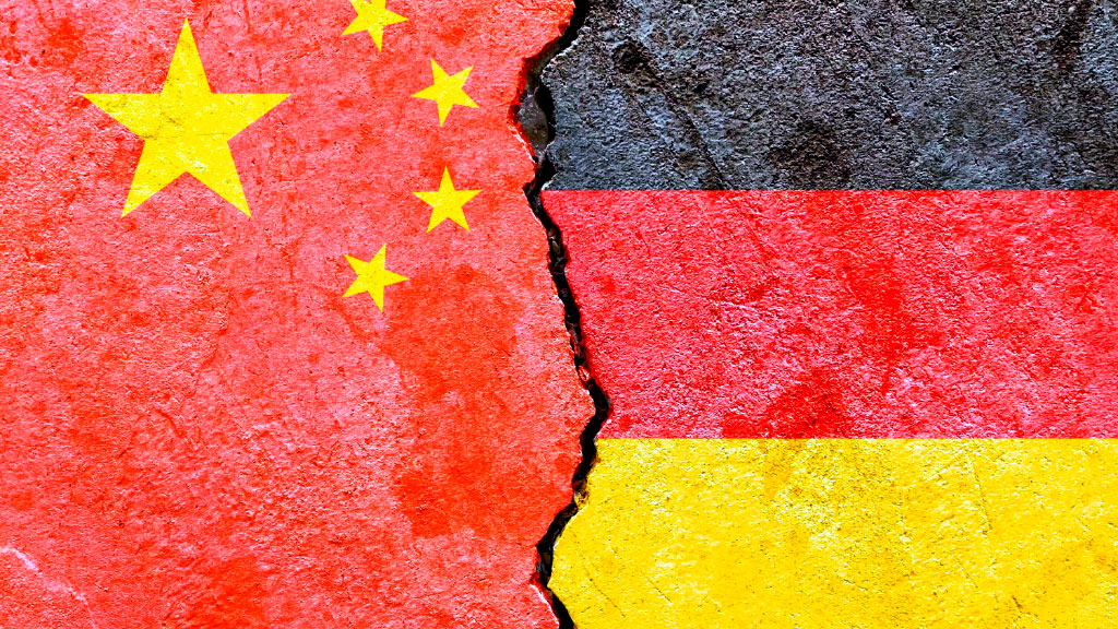 Alemania, China, Fundación Friedrich Naumann para la Libertad, Alemania dependencia China, importaciones alemanas China 2025, baterías litio China Alemania, paneles solares China, antibióticos importaciones Alemania, tierras raras China, Fundación Friedrich Naumann estudio, Katherina Reiche viaje China, Estrategia China 2023 Alemania, Frederic Spohr FDP, Statistisches Bundesamt