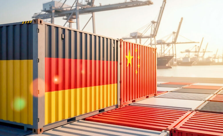 Alemania, China, Fundación Friedrich Naumann para la Libertad, Alemania dependencia China, importaciones alemanas China 2025, baterías litio China Alemania, paneles solares China, antibióticos importaciones Alemania, tierras raras China, Fundación Friedrich Naumann estudio, Katherina Reiche viaje China, Estrategia China 2023 Alemania, Frederic Spohr FDP, Statistisches Bundesamt