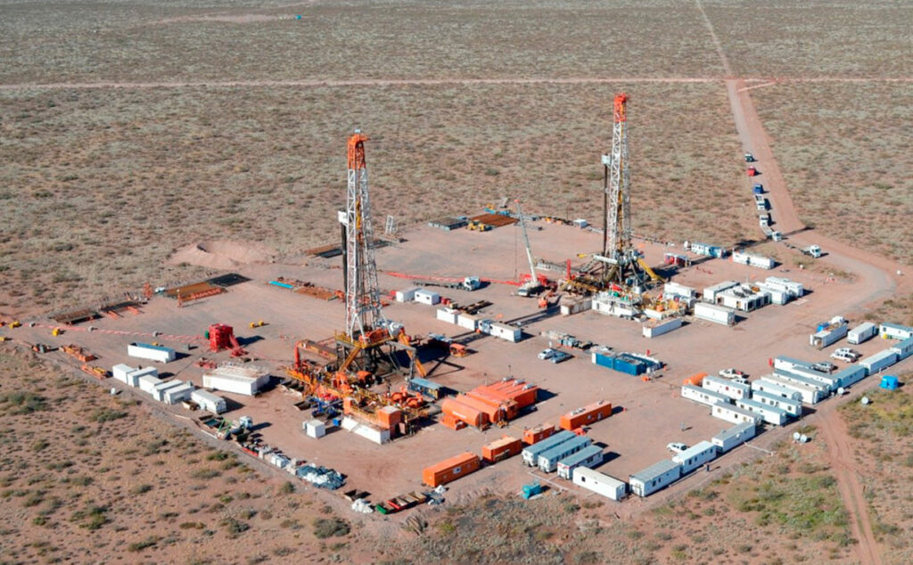 Vaca Muerta, Neuquén, Argentinien, Ölproduktion Argentinien, Neuquén Wirtschaftswachstum, Schieferöl Argentinien, Energieexporte Argentinien, Vaca Muerta Rekordproduktion, Neuquén Unternehmen, Erdöl Argentinien, Gasproduktion Neuquén, YPF Vaca Muerta, Argentinische Energieindustrie, Shale Oil Argentinien, Shale Gas Neuquén, Politikon Chaco, Wirtschaft Argentiniens, Energieboom Argentinien, Neuquén wächst stärker als alle anderen Provinzen, Vaca Muerta verändert Argentiniens Wirtschaft, Zwei Drittel des argentinischen Erdöls kommen aus Neuquén, Energieexporte treiben Argentiniens Handelsüberschuss, Neuquén bleibt einzige Provinz mit Unternehmenswachstum