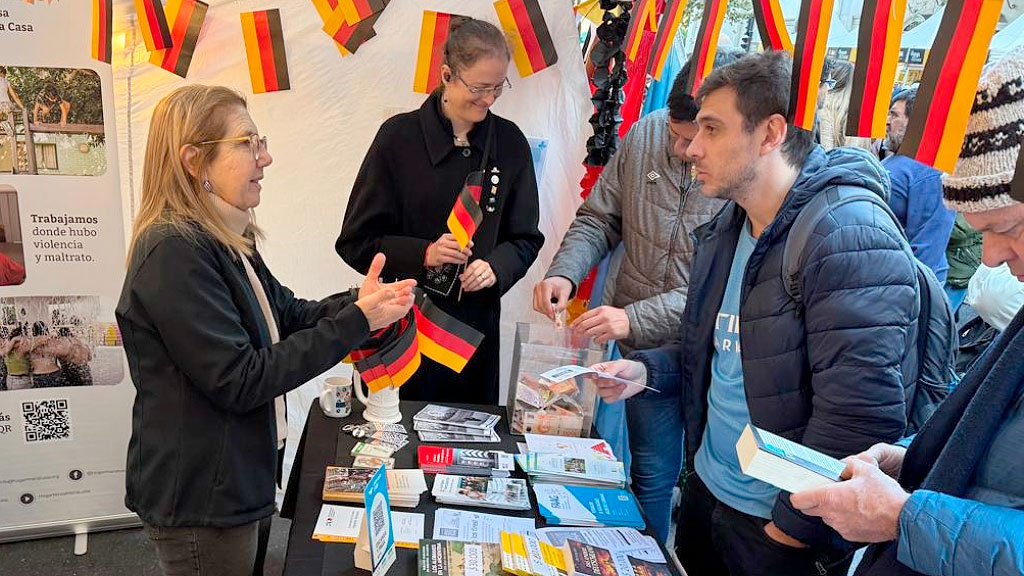 FAAG, BA Celebra Europa 2026, comunidad argentino-germana, FAAG en BA Celebra Europa 2026, Federación de Asociaciones Argentino-Germanas, colectividades europeas en Buenos Aires, cultura alemana en Argentina, comunidad alemana en Argentina, Avenida de Mayo, colectividades en Buenos Aires, FAAG, evento cultural europeo, instituciones germanas en Argentina, pluralismo cultural, inmigración alemana en Argentina, Embajada de Alemania en Argentina, la FAAG participó de BA Celebra Europa 2026, encuentro de colectividades europeas en Buenos Aires, actividades de la comunidad argentino-germana, stand institucional de la FAAG, evento cultural de colectividades europeas