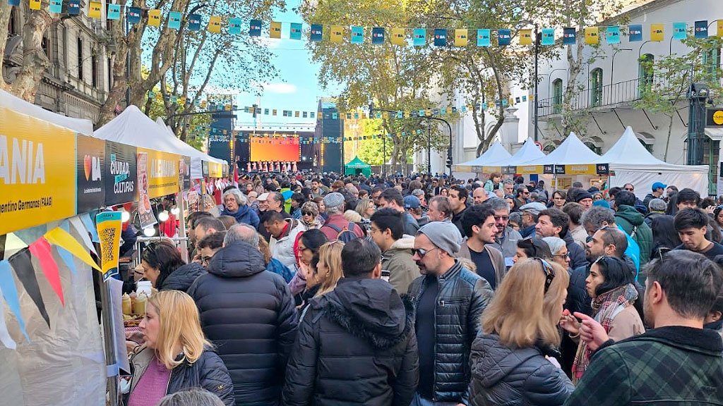 FAAG, BA Celebra Europa 2026, comunidad argentino-germana, FAAG en BA Celebra Europa 2026, Federación de Asociaciones Argentino-Germanas, colectividades europeas en Buenos Aires, cultura alemana en Argentina, comunidad alemana en Argentina, Avenida de Mayo, colectividades en Buenos Aires, FAAG, evento cultural europeo, instituciones germanas en Argentina, pluralismo cultural, inmigración alemana en Argentina, Embajada de Alemania en Argentina, la FAAG participó de BA Celebra Europa 2026, encuentro de colectividades europeas en Buenos Aires, actividades de la comunidad argentino-germana, stand institucional de la FAAG, evento cultural de colectividades europeas