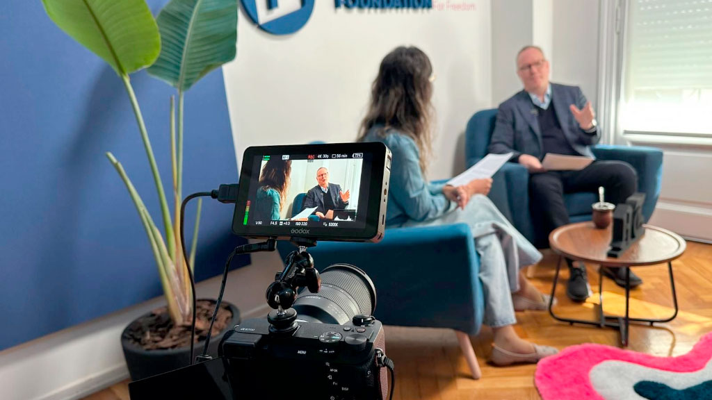 Friedrich-Naumann-Stiftung Argentinien, Argentinisches Tageblatt Podcast, Hans-Dieter Holtzmann, Carolina Iglesias, Deregulierung Mate-Markt, INYM Argentinien, Mate-Export Argentinien Brasilien, Wirtschaftsreformen Milei, Yerba Mate Preise, deutschsprachiger Podcast Buenos Aires