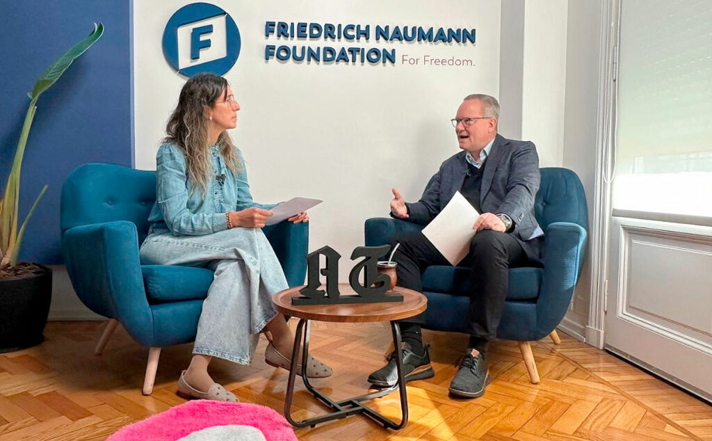 Friedrich-Naumann-Stiftung Argentinien, Argentinisches Tageblatt Podcast, Hans-Dieter Holtzmann, Carolina Iglesias, Deregulierung Mate-Markt, INYM Argentinien, Mate-Export Argentinien Brasilien, Wirtschaftsreformen Milei, Yerba Mate Preise, deutschsprachiger Podcast Buenos Aires