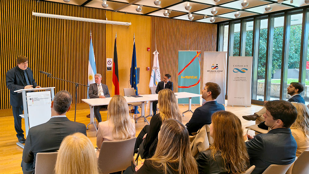 Embajada de Alemania, Premio Merck-CONICET, Innovación en Ciencias de la Salud, Daniel Salamone CONICET, Marcelo Ponte Merck Argentina, Peter Neven Embajada de Alemania, cooperación científica Argentina Alemania, inversión privada en ciencia, alianza público-privada salud, 95 años de Merck en Argentina, DAAD intercambio académico, ciencia argentina financiamiento