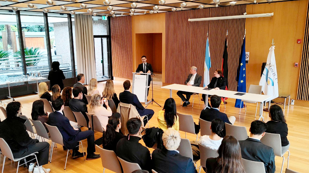 Embajada de Alemania, Premio Merck-CONICET, Innovación en Ciencias de la Salud, Daniel Salamone CONICET, Marcelo Ponte Merck Argentina, Peter Neven Embajada de Alemania, cooperación científica Argentina Alemania, inversión privada en ciencia, alianza público-privada salud, 95 años de Merck en Argentina, DAAD intercambio académico, ciencia argentina financiamiento