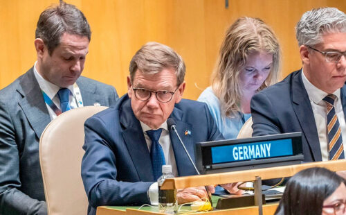 Alemania, Consejo de Seguridad de las Naciones Unidas, Friedrich Merz, Naciones Unidas, Johann Wadephul, Política exterior alemana, ONU, SPD, Austria, Portugal, Diplomacia alemana, Derecho internacional, Berlín, CDU, Relaciones internacionales, Alemania quedó fuera del Consejo de Seguridad de la ONU, La derrota de Alemania en la ONU desata críticas contra Friedrich Merz, Por qué Alemania perdió la elección para el Consejo de Seguridad de Naciones Unidas