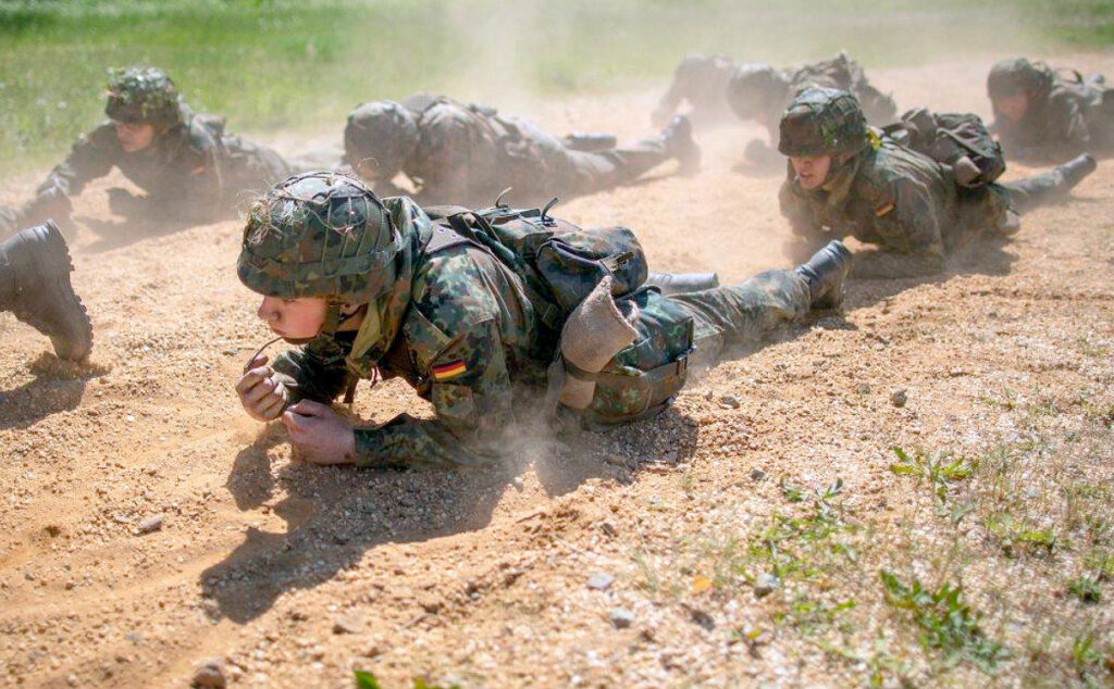 Bundeswehr, Alemania, Servicio militar, Ministerio de Defensa, OTAN, Defensa europea, Fuerzas Armadas, Reclutamiento, Seguridad europea, Rusia, Ucrania, Putin, autocracia rusa, Alemania aumenta el reclutamiento militar, cómo funciona el nuevo servicio militar alemán, Bundeswehr busca más soldados, Alemania podría volver al servicio militar obligatorio, reforma del servicio militar en Alemania