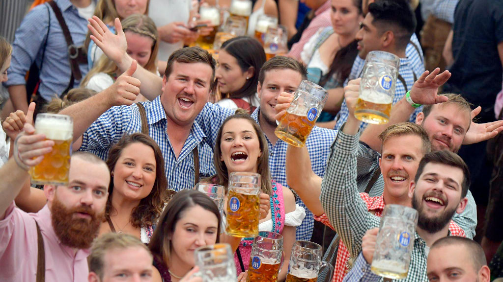 cerveza, Alemania, BarthHaas, Paulaner, Industria cervecera, Radeberger, Bitburger, Krombacher, Alemania, Consumo de cerveza, Heineken, producción de cerveza, consumo de cerveza, cerveza sin alcohol, mercado cervecero mundial, caída de la producción de cerveza en Alemania, ranking mundial de cerveceras 2025, Paulaner crece en el mercado mundial, por qué cae el consumo de cerveza, auge de la cerveza sin alcohol en Alemania