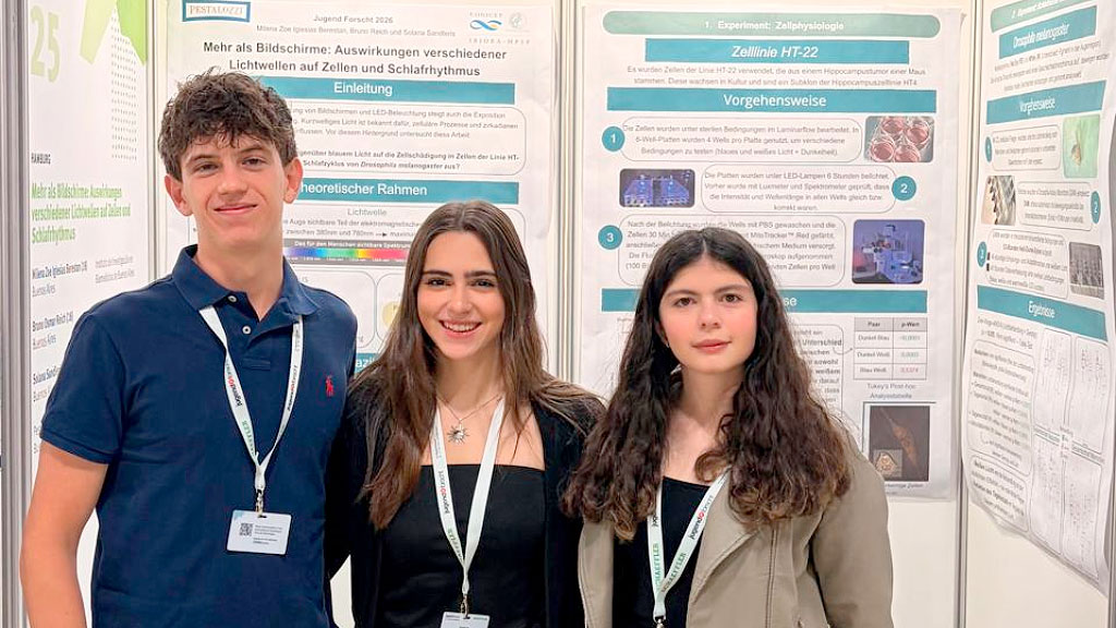 Colegio Pestalozzi, Jugend forscht, Alemania, Hamburgo, Ciencia, Educación, IBioBA, Sociedad Max Planck, Comunidad alemán-argentina, Investigación científica, Estudiantes argentinos, Colegio Pestalozzi Jugend forscht, estudiantes argentinos en Alemania, premio científico en Alemania, Hamburgo, Deutsche Zoologische Gesellschaft, Sociedad Zoológica Alemana, Werner-Rathmayer-Preis, IBioBA, Sociedad Max Planck, investigación científica estudiantil, jóvenes investigadores argentinos, ciencia y educación, comunidad alemana en Argentina, Colegio Pestalozzi Buenos Aires, final nacional Jugend forscht, premio científico alemán, cooperación científica Argentina Alemania, Estudiantes del Colegio Pestalozzi premiados en Alemania, Primer equipo argentino en la final nacional de Jugend forscht, Premio de la Sociedad Zoológica Alemana para estudiantes argentinos