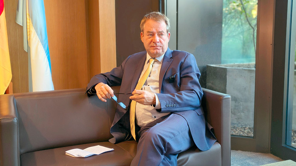 Dieter Lamlé, Alemania, Argentina, Embajada de Alemania, Relaciones argentino-alemanas, Inmigración alemana, Comunidad germano-argentina, Johann Wadephul, Inversiones alemanas, economía argentina, Vaca Muerta, Daimler Truck Argentina, diplomacia alemana, Embajada de Alemania, Dieter Lamlé entrevista, Dieter Lamlé se despide de Argentina, balance de gestión del embajador alemán, relaciones entre Alemania y Argentina 2025, 200 años de inmigración alemana en Argentina, inversiones alemanas en Argentina