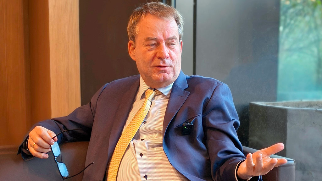 Dieter Lamlé, Argentinien, Deutsche Botschaft, Deutsch-argentinische Beziehungen, Buenos Aires, Deutschland, Deutsche Einwanderung, Deutsche Gemeinschaft, Johann Wadephul, Deutsch-argentinische Wirtschaft, Dieter Lamlé Interview, Deutsch-argentinische Beziehungen, Deutsche Botschaft Buenos Aires, Deutsche Einwanderung in Argentinien, 200 Jahre deutsche Einwanderung, Deutsche Gemeinschaft in Argentinien, Argentinien Deutschland, Deutsche Investitionen in Argentinien, Duales Ausbildungssystem, Johann Wadephul, Vaca Muerta, Daimler Truck Argentinien, Deutsche Wirtschaft in Argentinien, Deutsch-argentinische Zusammenarbeit, Dieter Lamlé verabschiedet sich aus Argentinien, Bilanz des deutschen Botschafters in Argentinien, Zukunft der deutsch-argentinischen Beziehungen, 200 Jahre deutsche Einwanderung in Argentinien, Deutsche Investitionen in Argentinien 2025