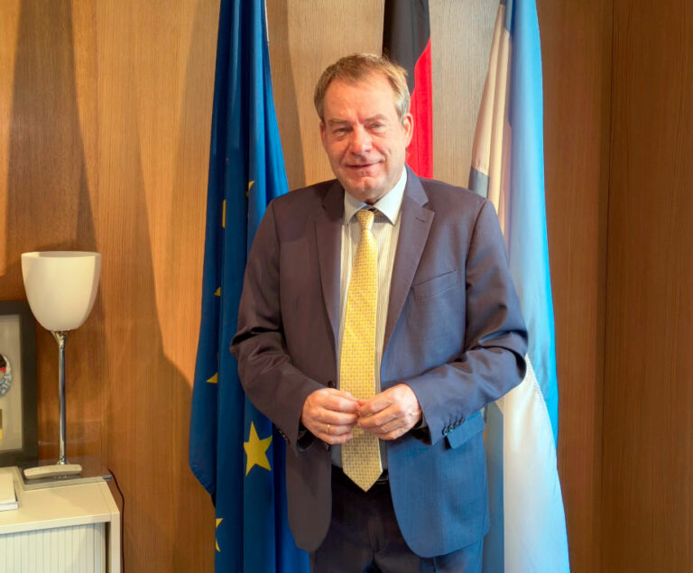 Dieter Lamlé, Alemania, Argentina, Embajada de Alemania, Relaciones argentino-alemanas, Inmigración alemana, Comunidad germano-argentina, Johann Wadephul, Inversiones alemanas, economía argentina, Vaca Muerta, Daimler Truck Argentina, diplomacia alemana, Embajada de Alemania, Dieter Lamlé entrevista, Dieter Lamlé se despide de Argentina, balance de gestión del embajador alemán, relaciones entre Alemania y Argentina 2025, 200 años de inmigración alemana en Argentina, inversiones alemanas en Argentina