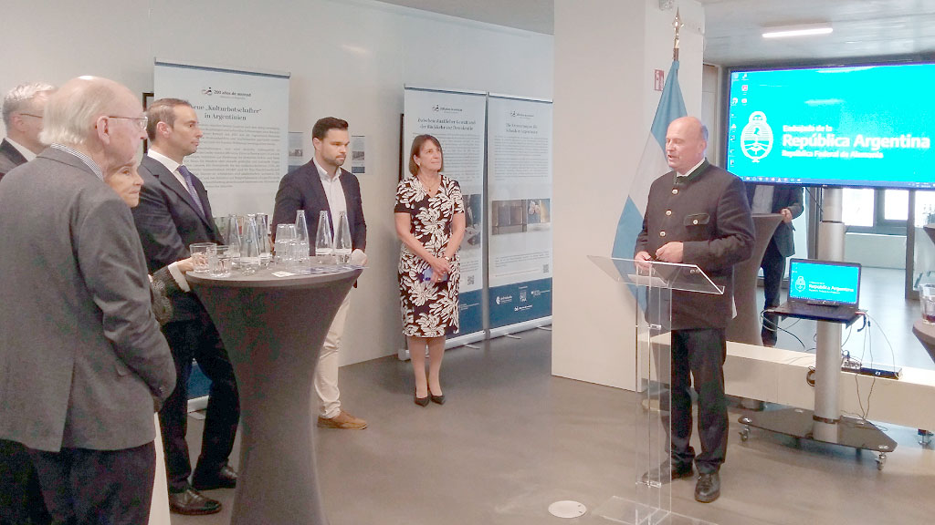 Inmigración alemana, Berlín, FAAG, Stiftung Verbundenheit, DIHA, Relaciones germano-argentinas, Bicentenario, Embajada Argentina en Alemania, exposición 200 años de inmigración alemana, muestra sobre inmigración alemana en Berlín, historia de los alemanes en Argentina, bicentenario de las relaciones entre Alemania y Argentina, legado de la inmigración alemana en Argentina
