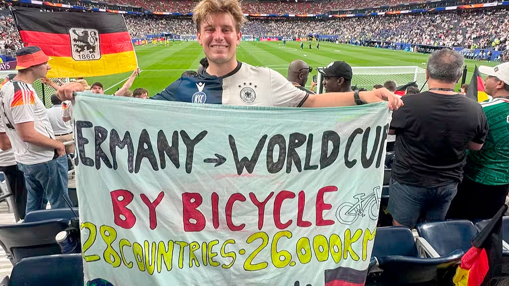 Jakob Alberti, Mundial 2026, Selección de Alemania, Karlsruhe, Fútbol alemán, Houston, Hinchas alemanes, Copa del Mundo, Alemania, DFB, hincha alemán, aventura en bicicleta, viaje alrededor del mundo, Alemania Curazao, alemán viajó en bicicleta al Mundial, Jakob Alberti Mundial 2026, 26000 kilómetros en bicicleta al Mundial, fan alemán recorrió el mundo en bicicleta, viaje de Karlsruhe a Estados Unidos en bicicleta