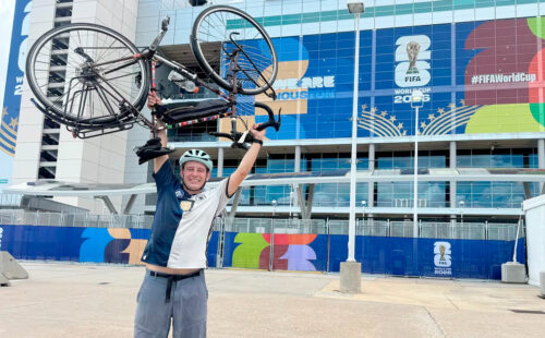 Jakob Alberti, Mundial 2026, Selección de Alemania, Karlsruhe, Fútbol alemán, Houston, Hinchas alemanes, Copa del Mundo, Alemania, DFB, hincha alemán, aventura en bicicleta, viaje alrededor del mundo, Alemania Curazao, alemán viajó en bicicleta al Mundial, Jakob Alberti Mundial 2026, 26000 kilómetros en bicicleta al Mundial, fan alemán recorrió el mundo en bicicleta, viaje de Karlsruhe a Estados Unidos en bicicleta