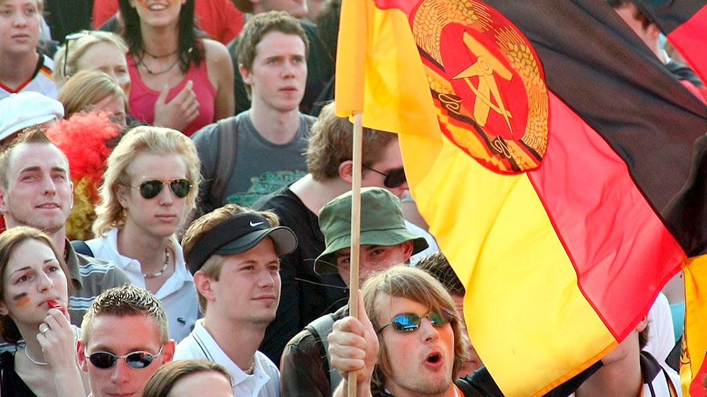 Stalin, RDA, Die Linke, Linksjugend, Alemania, Mao Zedong, Bayerischer Rundfunk, memoria histórica, política alemana, extremismo político, comunismo alemán, Lars Rensmann, Anne-Mieke Bremer, Erich Honecker, SED, polémica en la juventud de La Izquierda alemana, investigación sobre la Linksjugend, reivindicación de la RDA en Alemania, admiración por Stalin y Mao en Alemania, debate sobre la memoria de la Alemania Oriental