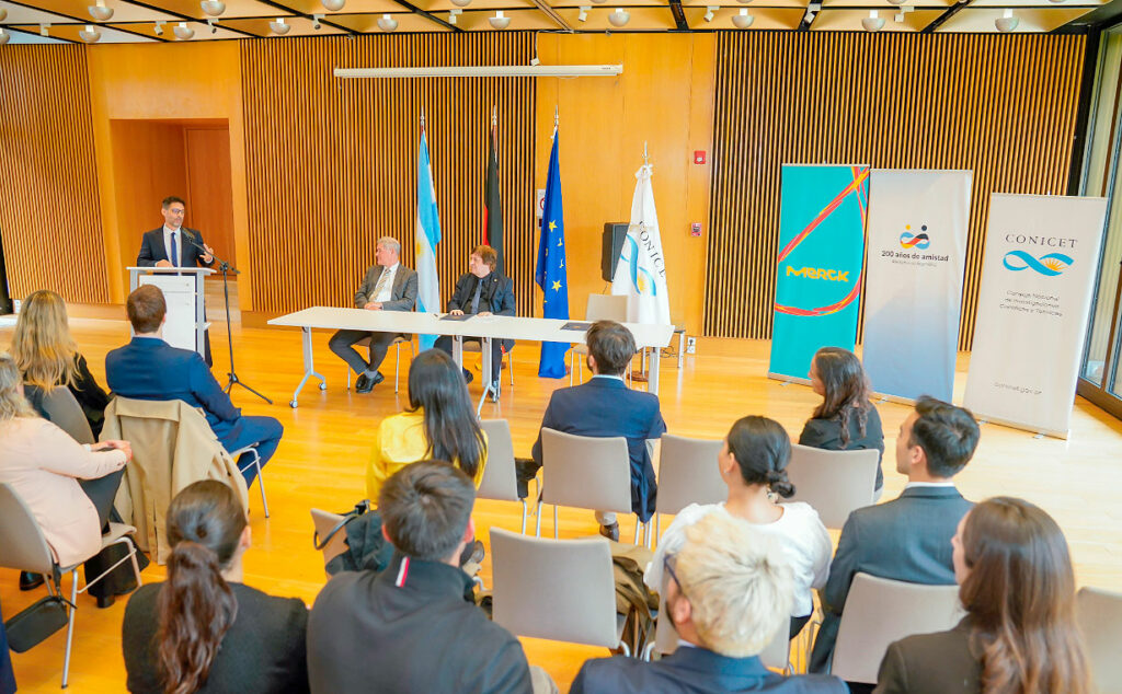Merck-CONICET, Innovación en Ciencias de la Salud, Embajada de Alemania, Ciencia argentina, Investigación, Emprendedores, Biotecnología, Salud digital, Inteligencia artificial, Cooperación argentino-alemana, Innovación tecnológica, Startups, Premio Merck, Daniel Salamone, Marcelo Ponte, Abrió la convocatoria para el Premio Merck CONICET de Innovación en Ciencias de la Salud 2026, Cómo participar del Premio Merck CONICET 2026, El premio que impulsa proyectos científicos y tecnológicos con impacto en salud