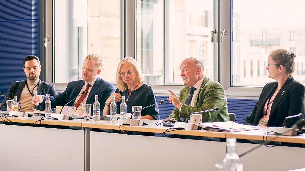 Stiftung Verbundenheit, Bundestag, Andrea Lindholz, Berlín, Comunidades germanoparlantes, Alemania, Cooperación internacional, Cultura alemana, reunión con Andrea Lindholz en el Bundestag, Stiftung Verbundenheit en Berlín, comunidades germanoparlantes y Bundestag, encuentro institucional en el Parlamento alemán