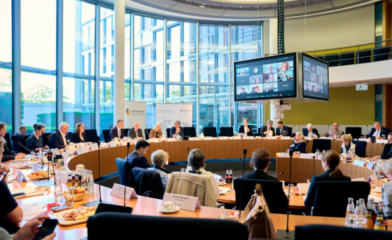 Stiftung Verbundenheit, Comunidades germanoparlantes, Berlín, IBDG, FAAG, Bundestag, Alemanes en el exterior, Cultura alemana, Idioma alemán, Alemania, Comunidad argentino-germana, reunión anual de la Stiftung Verbundenheit en Berlín, comunidades germanoparlantes y Alemania, fortalecimiento del alemán como lengua de origen, alemanes residentes en el exterior derecho al voto, cooperación entre Alemania y comunidades germanoparlantes