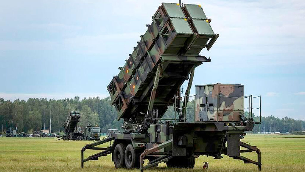 Suiza, Defensa antiaérea, Patriot, Consejo Federal Suizo, Martin Pfister, Defensa europea, Israel, Francia, Corea del Sur, Misiles Patriot, Seguridad europea, Industria de defensa, Suiza compra un segundo sistema antimisiles, por qué Suiza busca alternativas al Patriot, Suiza negocia sistemas de defensa con Israel, retraso en la entrega de los Patriot, Suiza reduce su dependencia militar de Estados Unidos